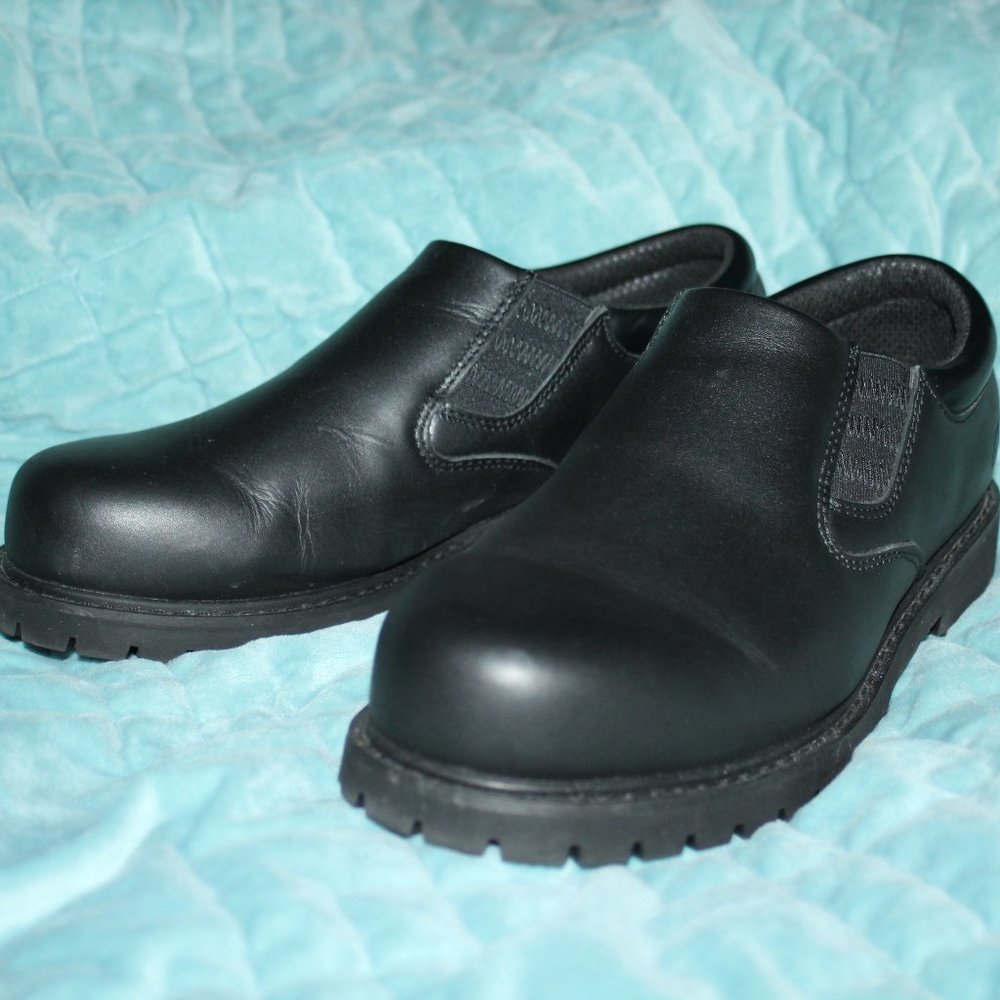 Skechers slip resistant relaxed fit wide width 10